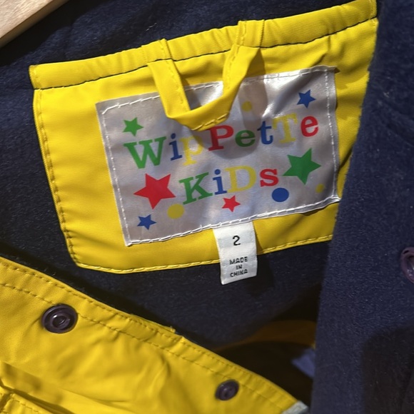 Size 2 raincoat for kids - Picture 2 of 12